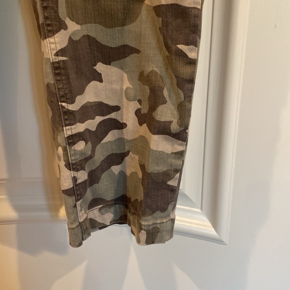 J Crew Women’s camouflage Capri pants size 33 - Picture 4 of 7